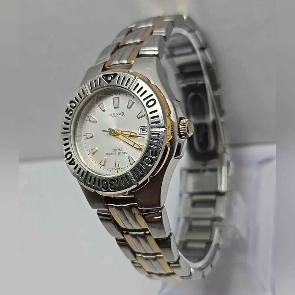Womens Pulsar VX82-X310 Diver Style Date Watch Gold Silver Two Toned New Battery